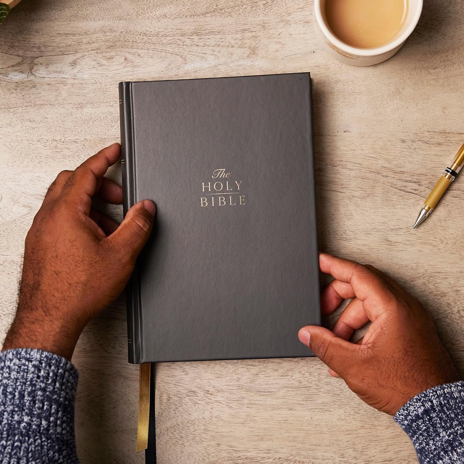 KJV Holy Bible with 73,000 Center-Column Cross References, Hardcover, Red Letter, Comfort Print: King James Version Hardcover - Image 2